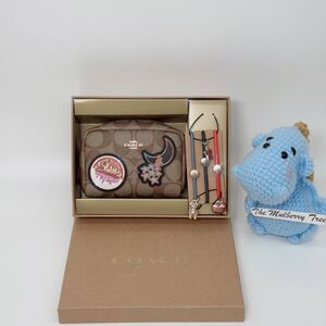 Coach C6996 Boxed Mini Cosmetic Case Hair Ties Disco Patches Heat Bear Gift Set